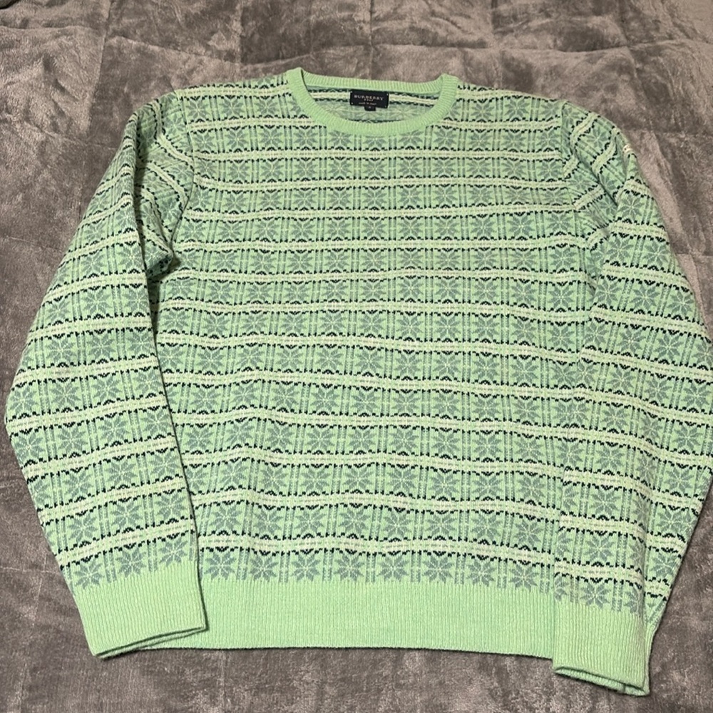 Mint Green Burberry lambswool sweater size Small